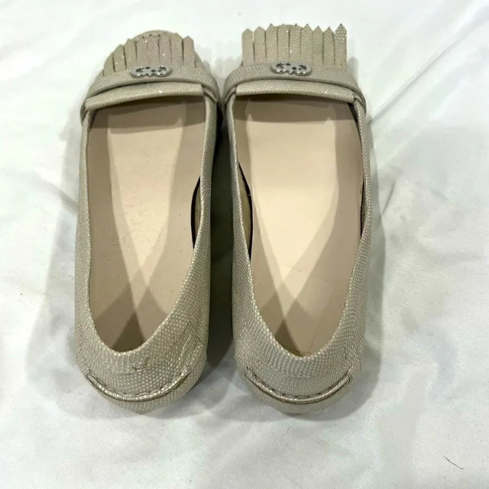 Cole Haan women Ivory cameo loafer silver logo padded footbed size 9.5B (3x$15)